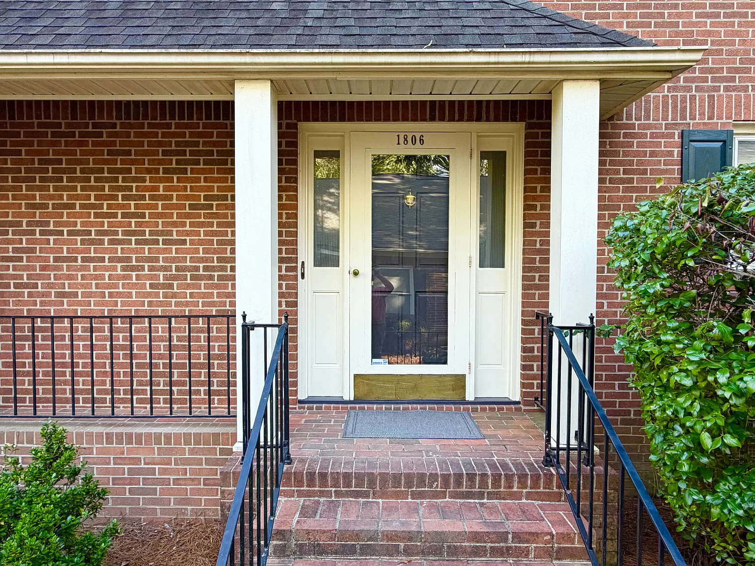 2 bed, 1392 sqft, $2,200 — Photo 3