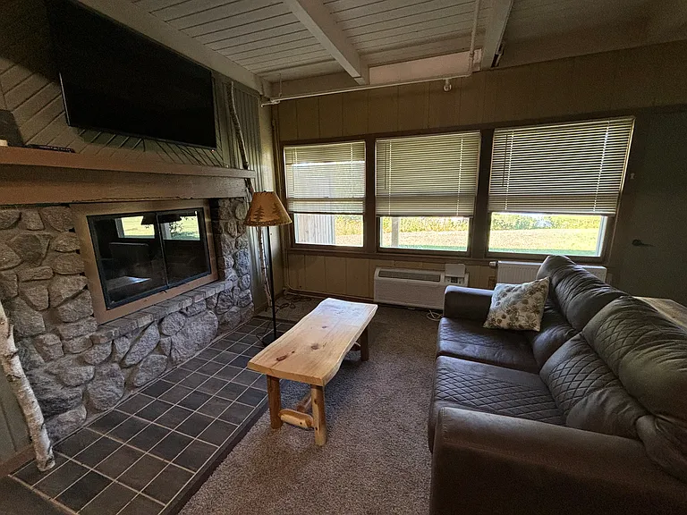 400 Quadna Mountain Rd — Photo 6