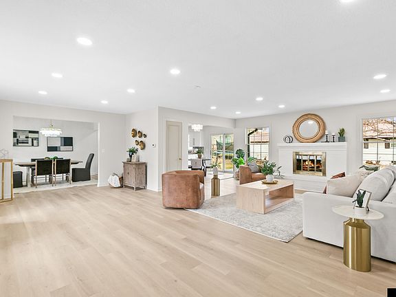 3rd image of 11918 Leavenworth Rd