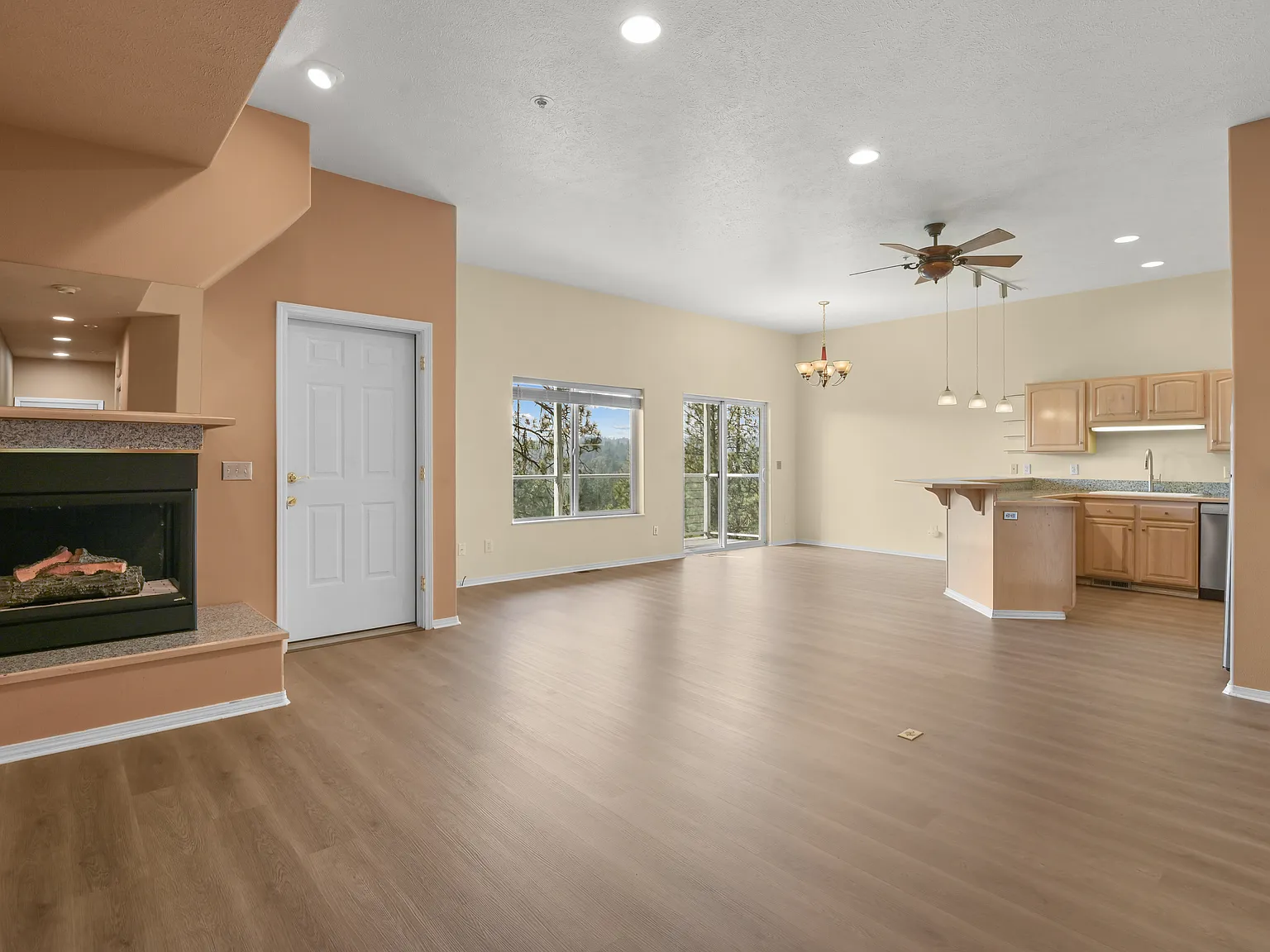 2 bed, 1396 sqft, $2,250 — Photo 3