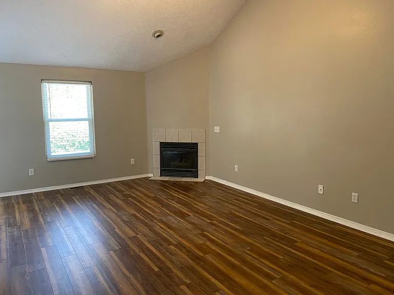 449 W Hines St — Photo 7