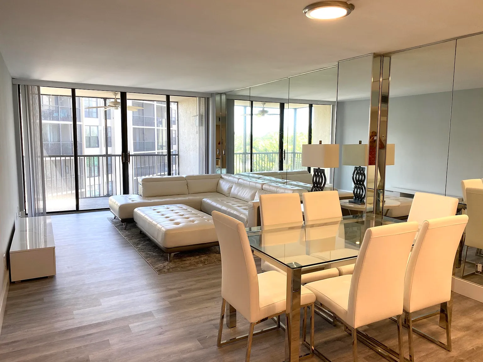 2 bed, 2.0 bath, 1130 sqft, $2,575 — Photo 2