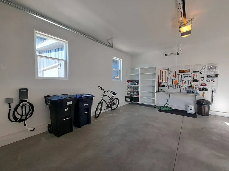 82 Pioneer Ave — Photo 29
