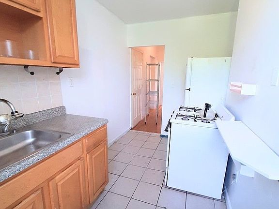 5th image of 245 Throop Ave #2R