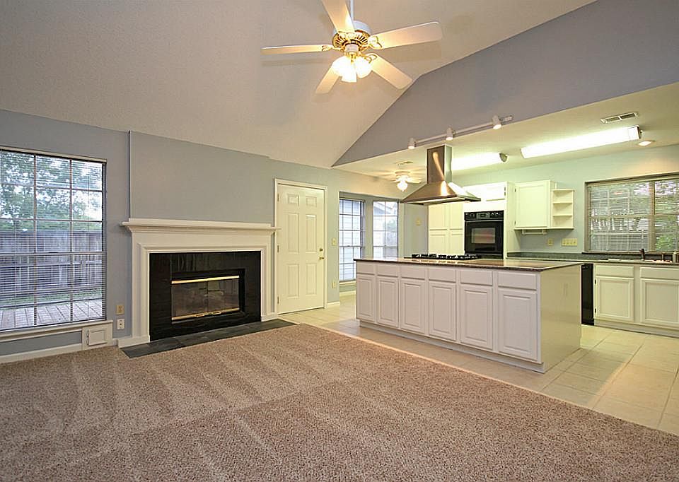1st image of 3913 Ashwood Dr