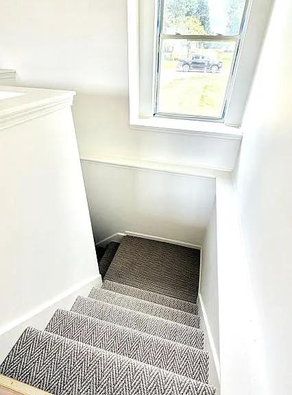 504 N Grove St — Photo 7
