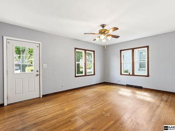 4th image of 2750 Martin Ave
