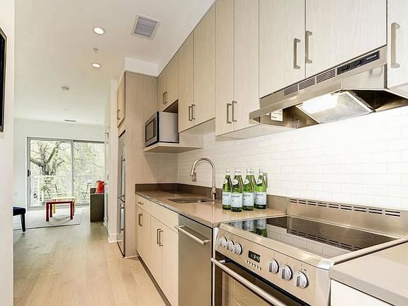 2nd image of 2550 17th St NW Unit 212