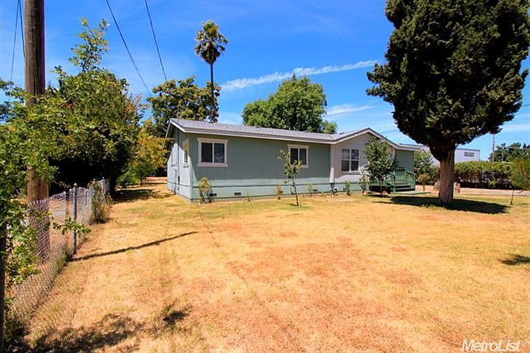 1st image of 470 Pecan St