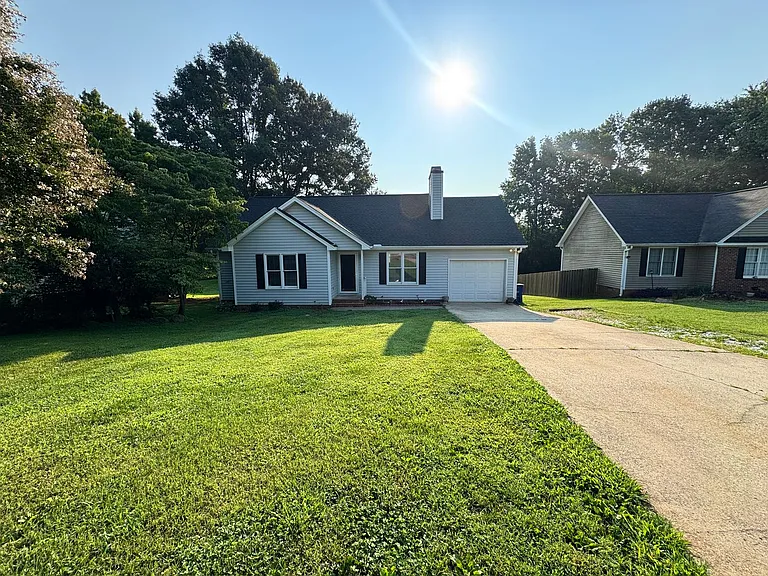 155 Lorraine Dr — Photo 2