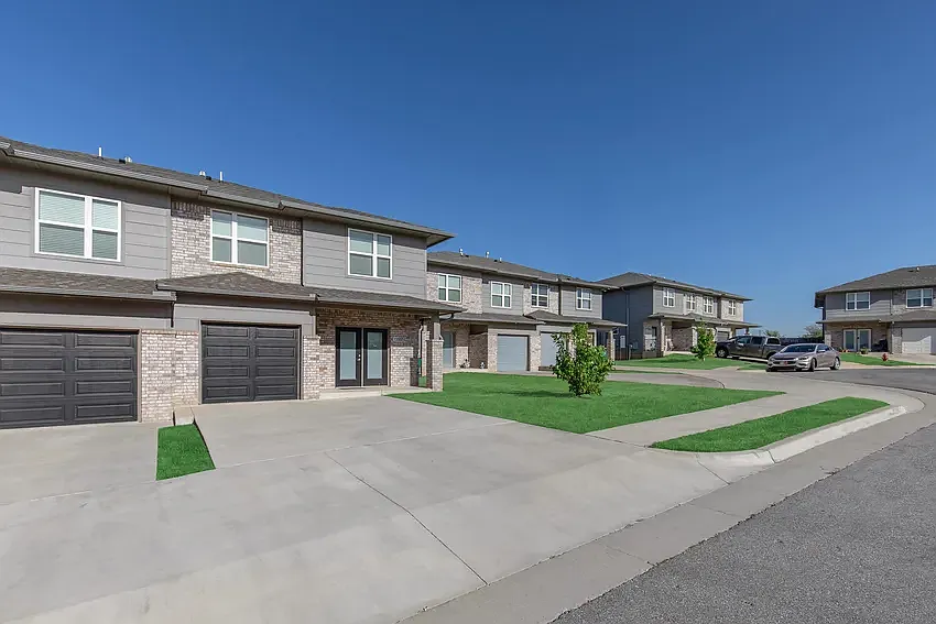 3 bed, 2.5 bath, 1500 sqft, $1,795 — Photo 1