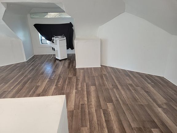 2nd image of 28 Merrill St