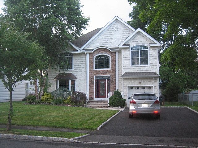 2nd image of 84 Kipling Ave
