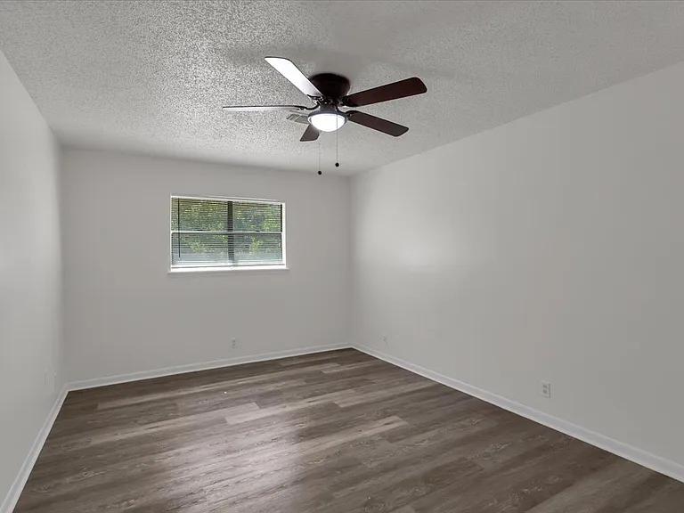 1312 N Travis St — Photo 19