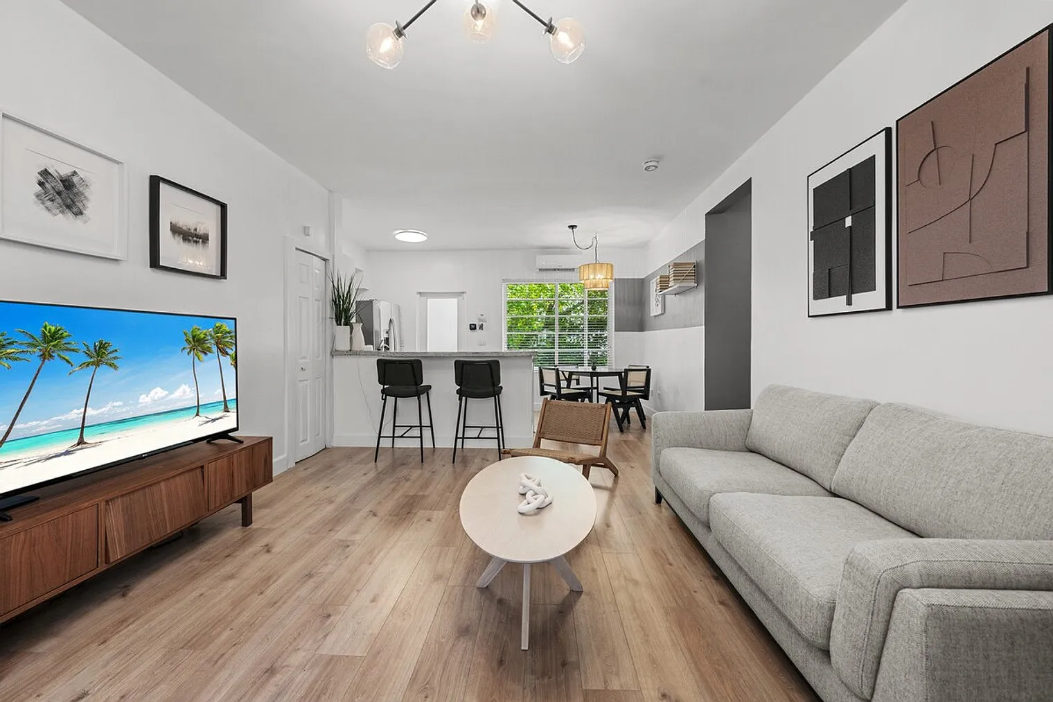 2 bed, 2.0 bath, 1097 sqft, $6,635 — Photo 4