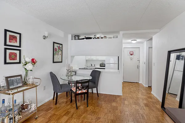 Rented by SERHANT. | media 12