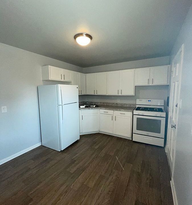 1st image of 1625 W Pembroke Ave #31