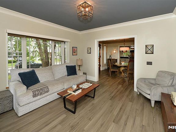 2nd image of 429 Sterling Pl