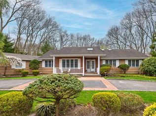 22 Round Tree Dr, Melville, NY 11747