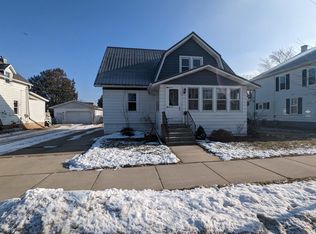 808 Division St, New London, WI 54961