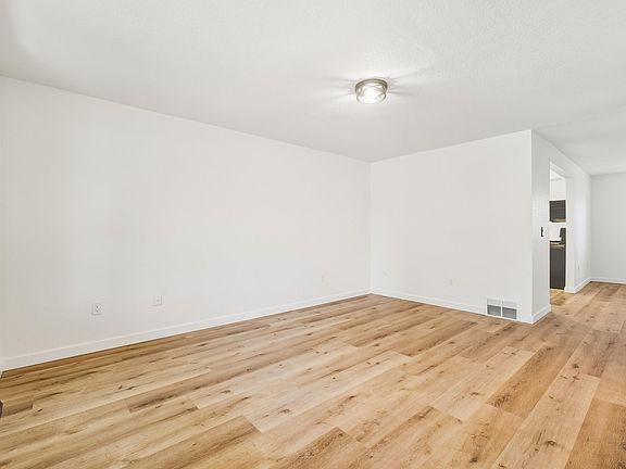 5th image of 1080 S Garrison St