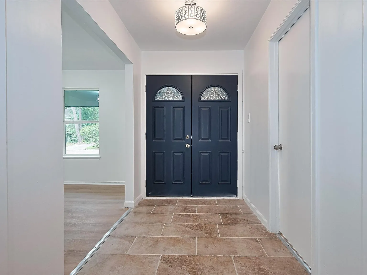 4 bed, 2.0 bath, 1871 sqft, $2,100 — Photo 3