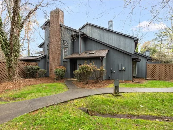 210 College Rd APT 601, Greensboro, NC 27410