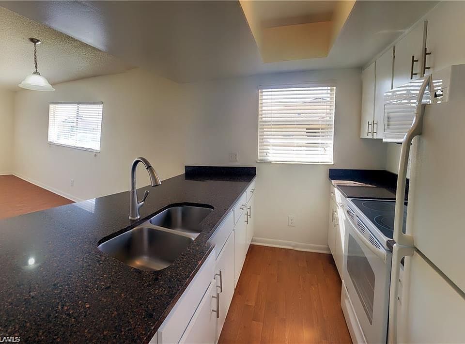 1st image of 636 SE 13th Pl APT 6