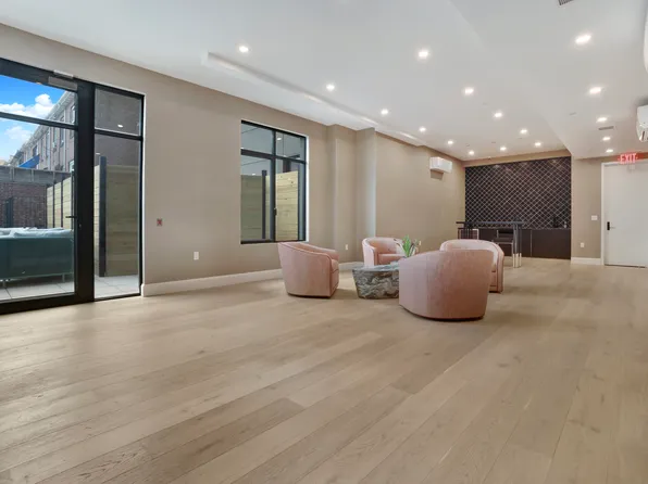 875 4th Avenue image 11 of 18