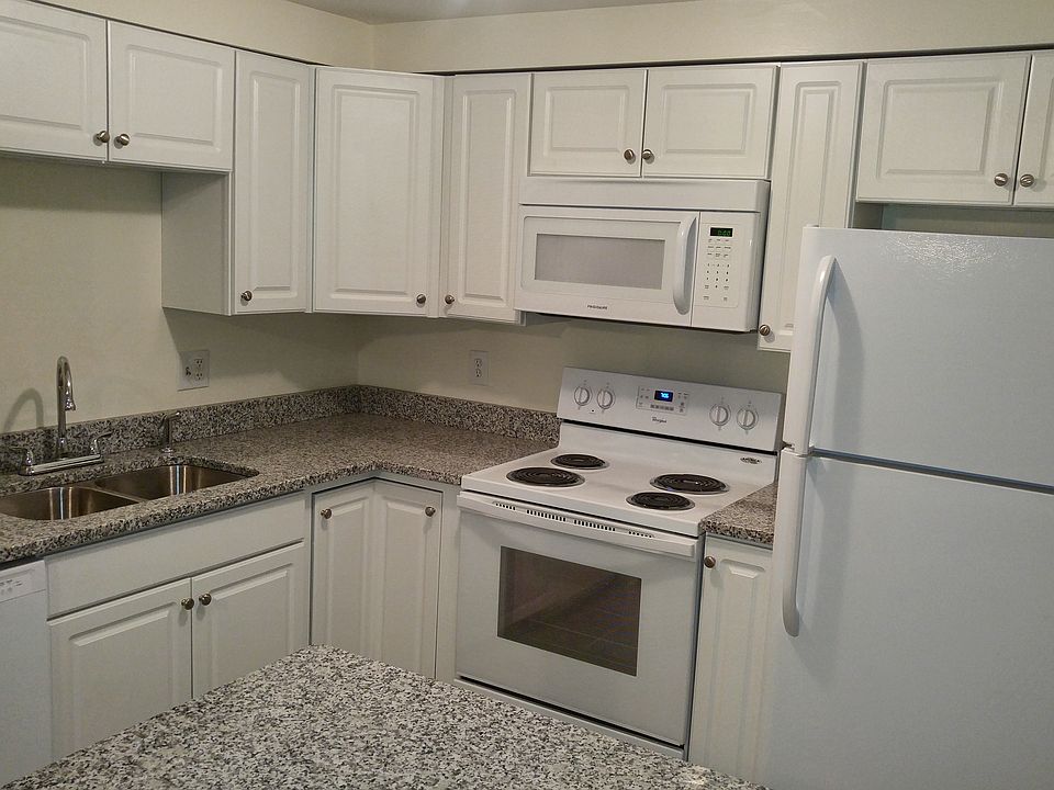 2nd image of 10122 Campus Way S