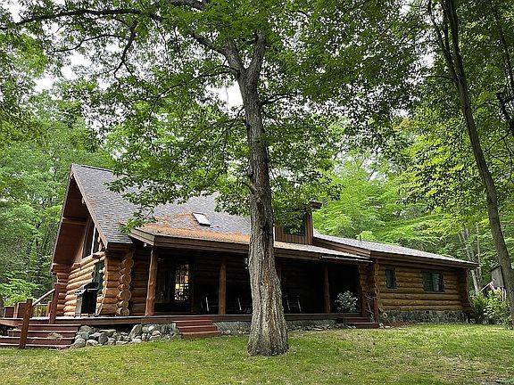 3rd image of 837 E Whitetail Dr