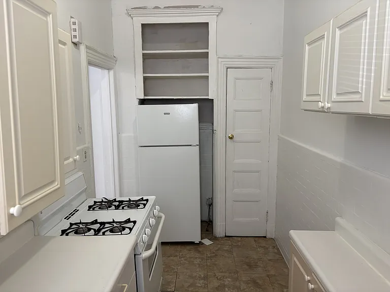 69 Hague St — Photo 7