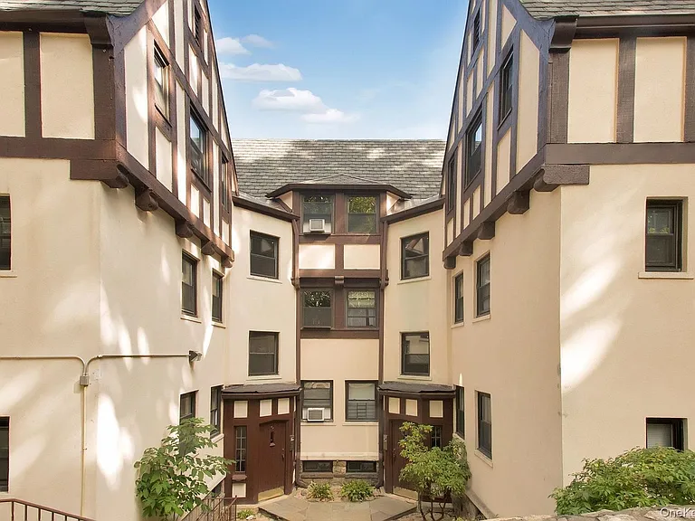64 Kensington Rd #2D — Photo 3