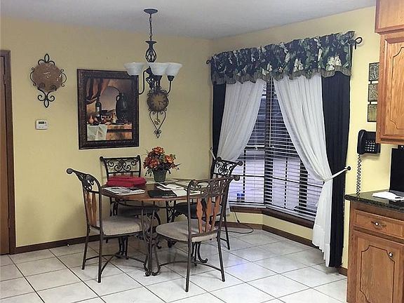5th image of 703 S Lake Ct