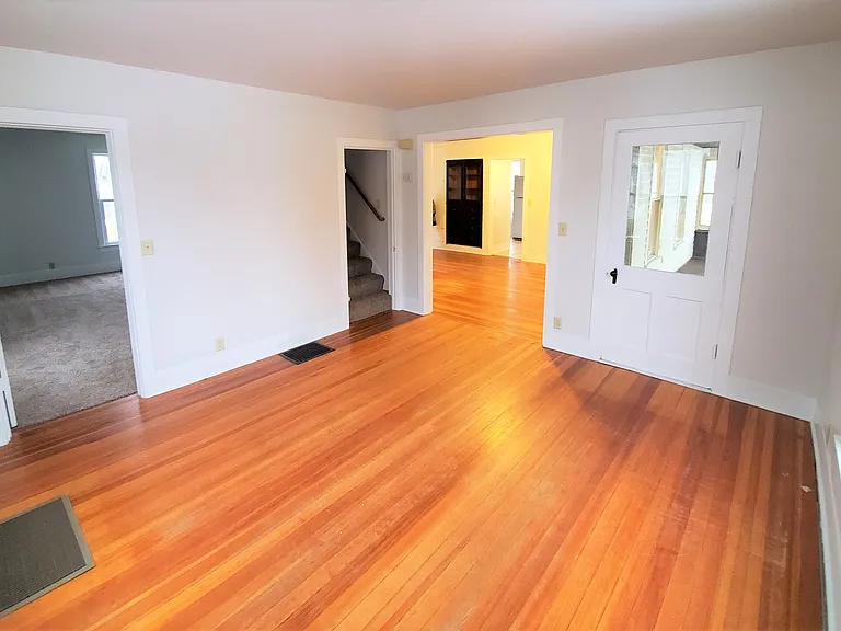 102 E Washington St — Photo 2