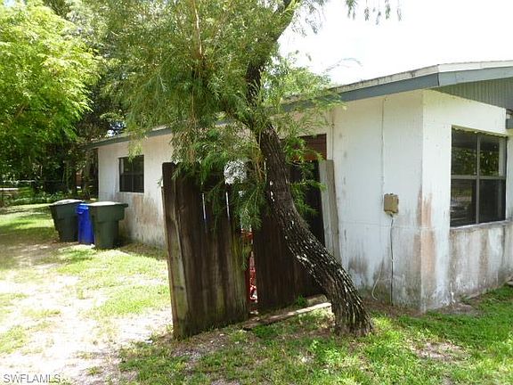 3rd image of 2320 Victoria Ave