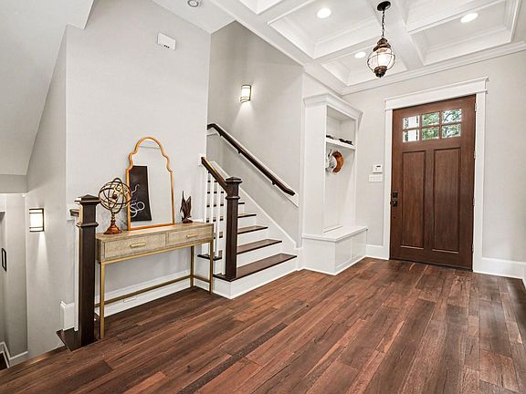 3rd image of 131 Queen Rd