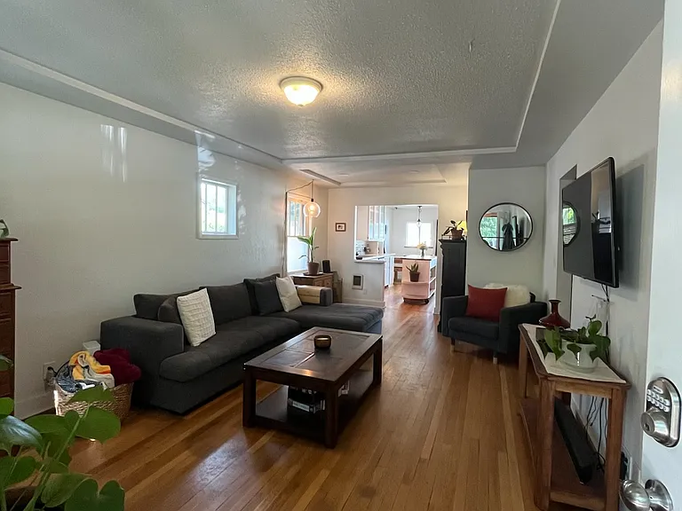 3311 G St — Photo 2
