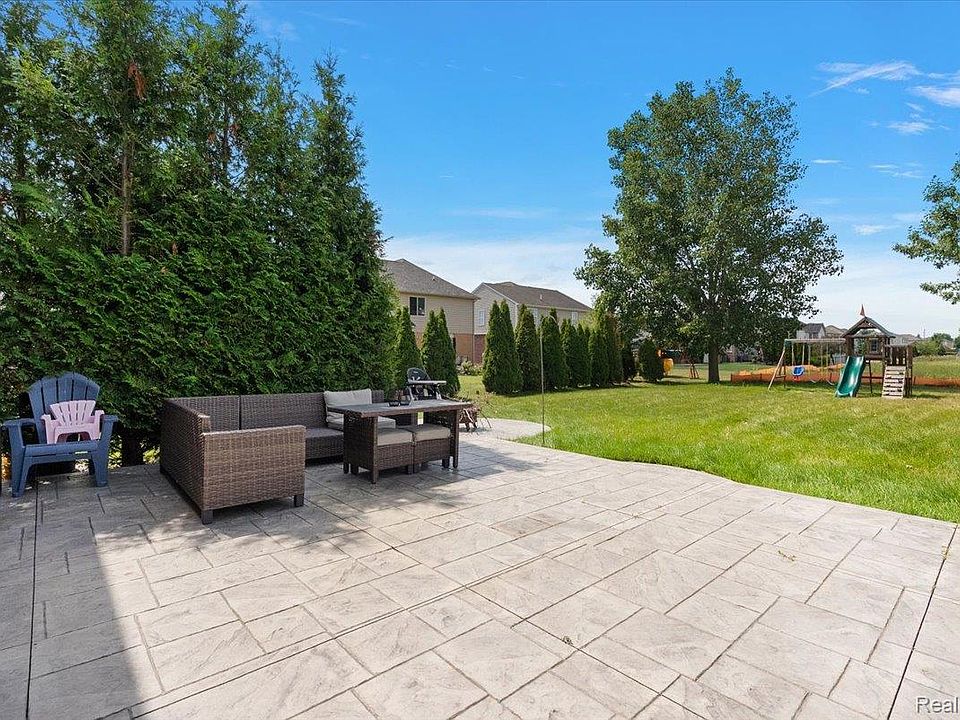 50647 Bredenbury Dr, photo 8