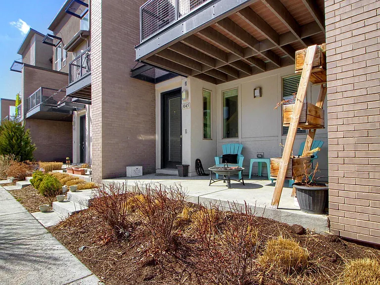 3045 Geneva St — Photo 7