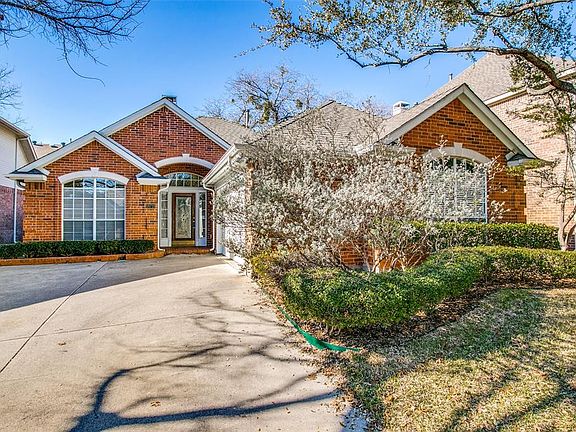 2nd image of 18719 Tall Oak Dr