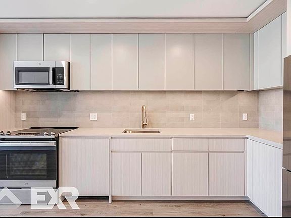 4th image of 210 Clarkson Ave #506