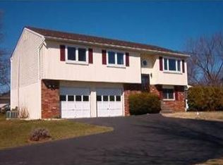 71 Forest View Dr, Mertztown, PA 19539