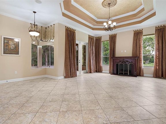 3rd image of 25 Emerald Lake Ct