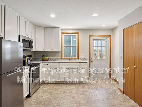 5th image of 550 Ashland Ave APT 3