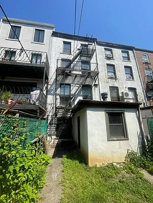 Sold by RESI BK | media 12