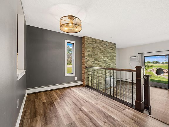 4th image of 1577 Millpond Ct #77