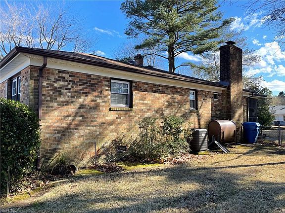 3rd image of 2405 Hood Dr