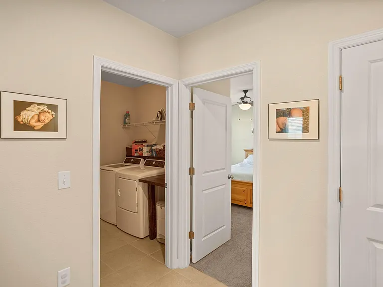 5025 NE 15th Pl — Photo 4