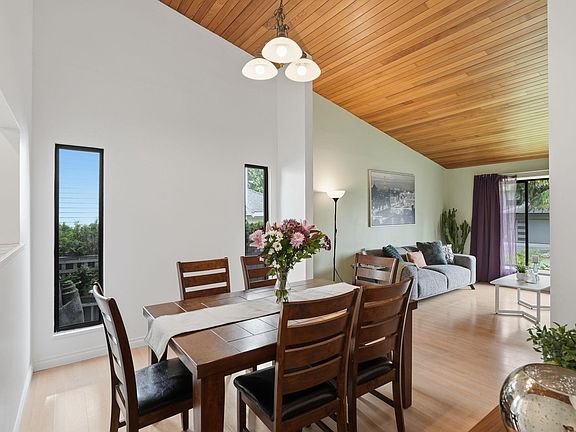 3rd image of 11837 Alderwood Cres